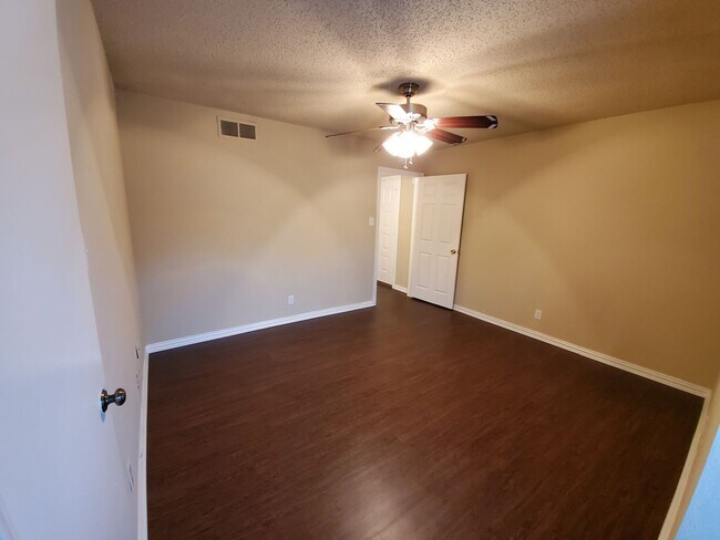 Foto del edificio - 4748 Old Bent Tree Ln