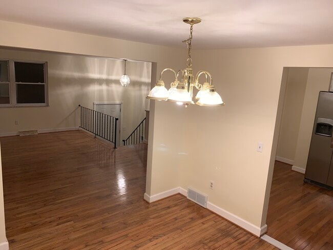 Building Photo - 4268 Sample Ct