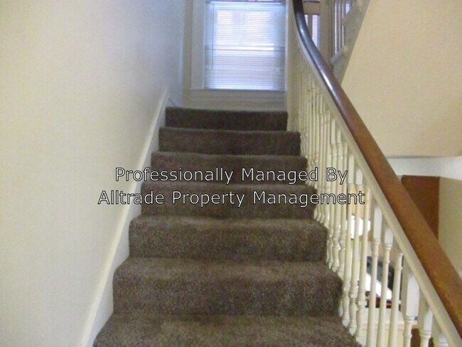 Building Photo - 525 W Ormsby Ave