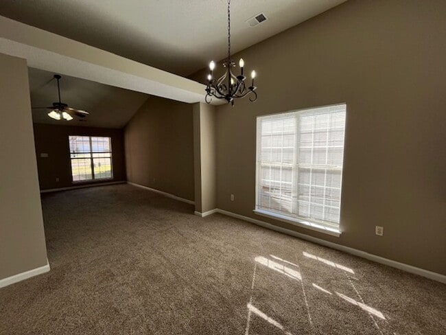 Foto del edificio - Renovated 3 Bedroom 2 Bath Home with 2 Car...