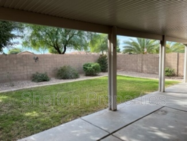 Foto del edificio - 13439 W Desert Ln