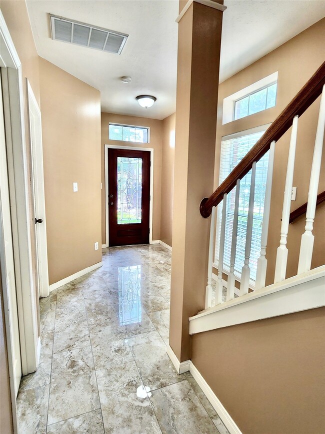 Foto del edificio - 32 Waugh Dr