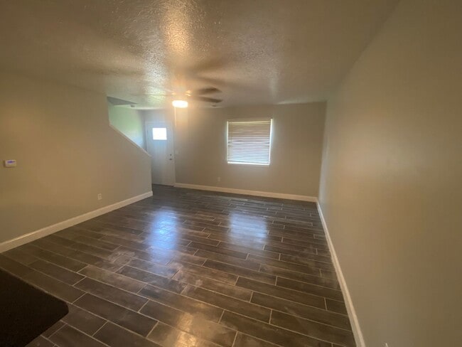Building Photo - 3250 Summerhill Ln