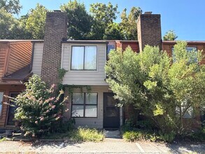 Building Photo - 2325 Brookview Ct