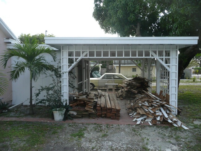 Building Photo - 525 24th Ave N