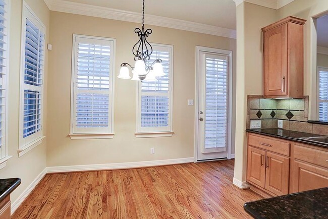 Building Photo - 1514 Shady Villa Haven