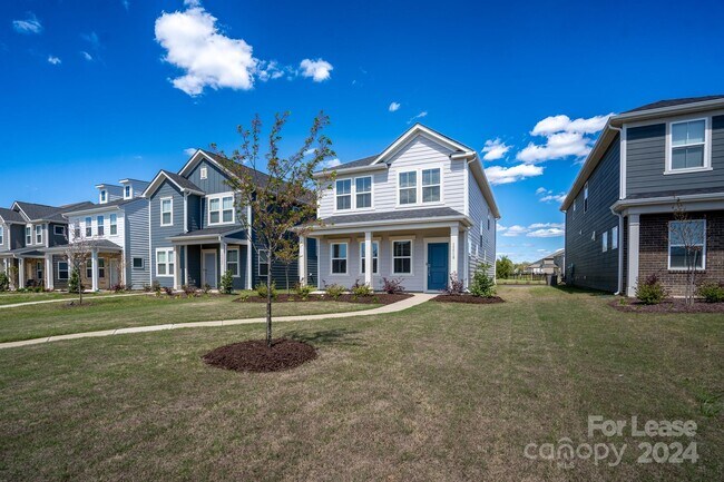 Building Photo - 15518 Parkside Xing Dr