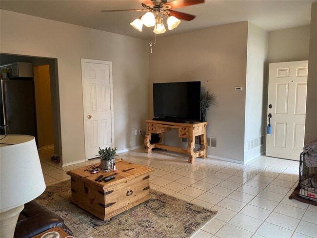 Building Photo - 317 Texas Dr