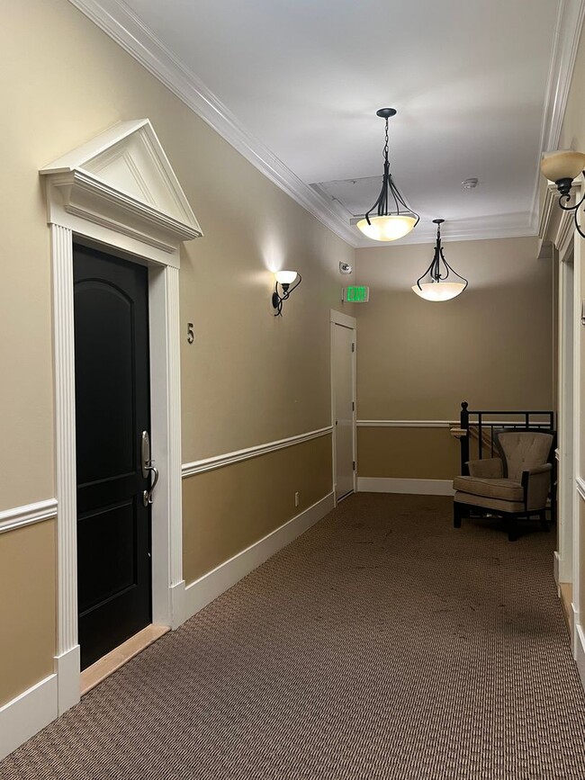 Building Photo - One Bedroom, One bath Apartment in Downtown Ashland | Available Now