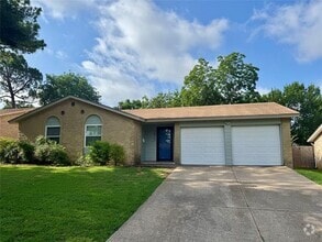 Building Photo - 611 Johns Dr