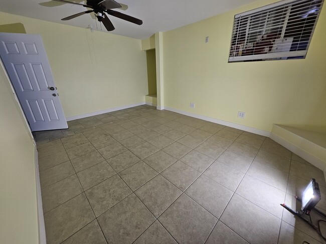 Bedroom/living room air conditioning, Tiled floors, ceiling fan, walk in closet - 1030 Aldgate Ave