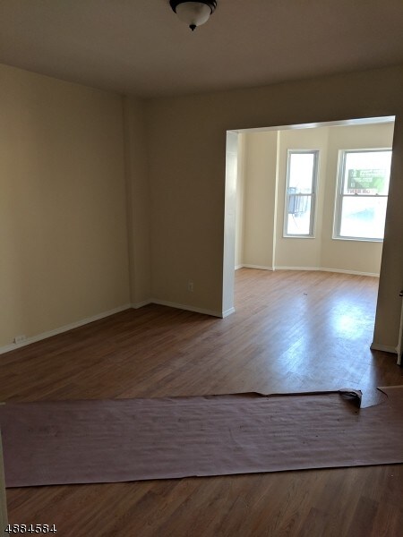 Building Photo - 1409 Maple Ave