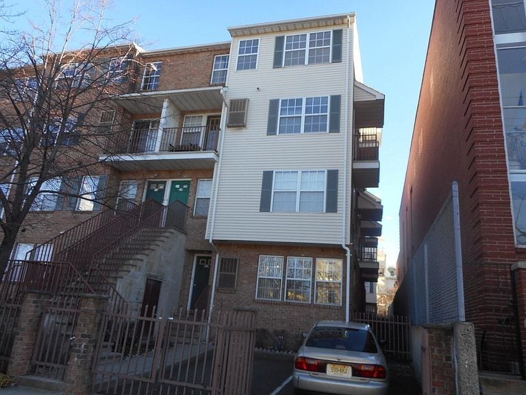 76 Union St, Newark, NJ 07105 Townhome Rentals in Newark NJ