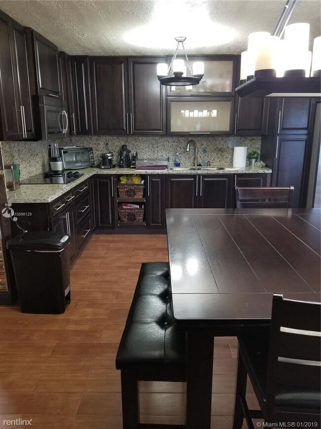 Foto del edificio - 3 br, 2 bath  - 7200 Fairway Dr