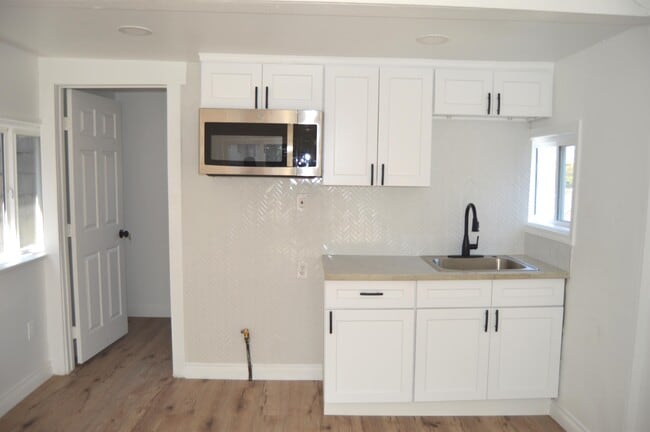 Building Photo - 2681 Pomeroy Ave