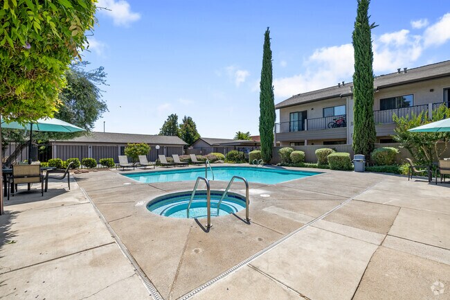 Piscina - Avalon Place