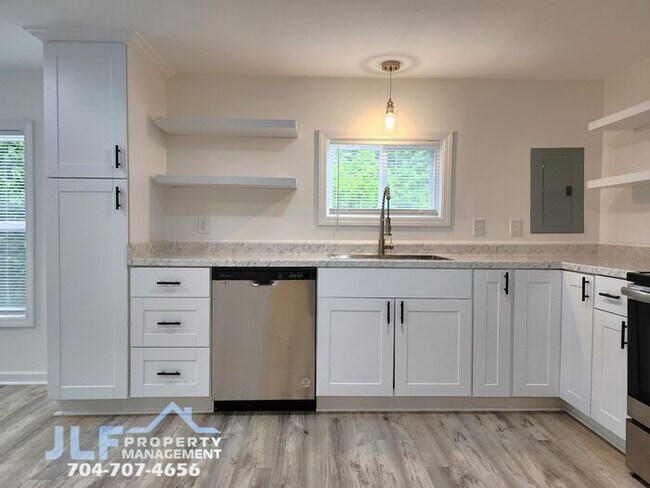 Foto del edificio - COMING SOON- Remodeled 2 Bed/1 Bath Home in Peaceful Salisbury!
