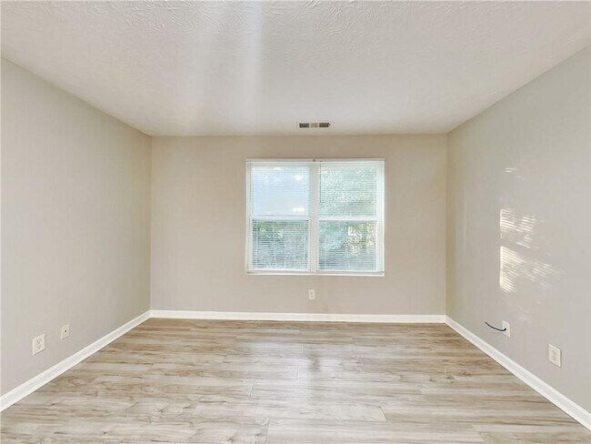 Building Photo - 2204 Fairington Village Dr