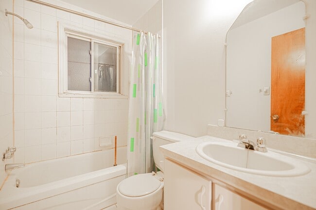 Building Photo - 72 Rue de la Visitation