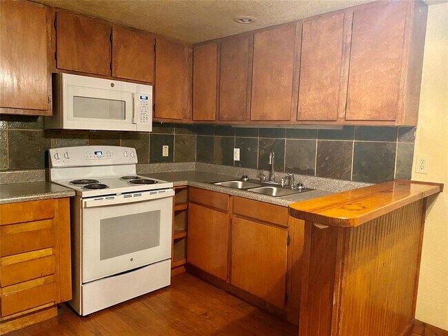 Building Photo - 1705 Chris Craft Dr