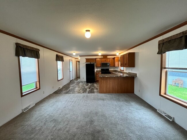 Building Photo - 1432 Iowa Dr