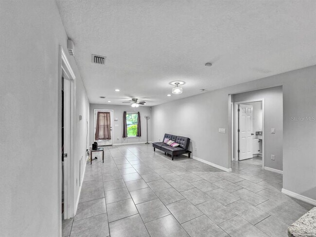 Foto del edificio - 8014 N 13th St