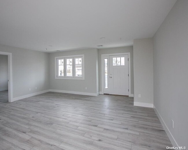 Foto del edificio - 170 W Montauk Hwy