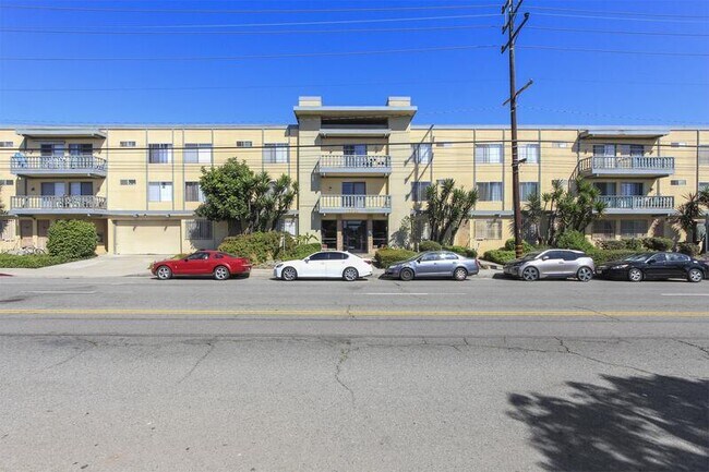 Foto del edificio - 12500 Culver Blvd