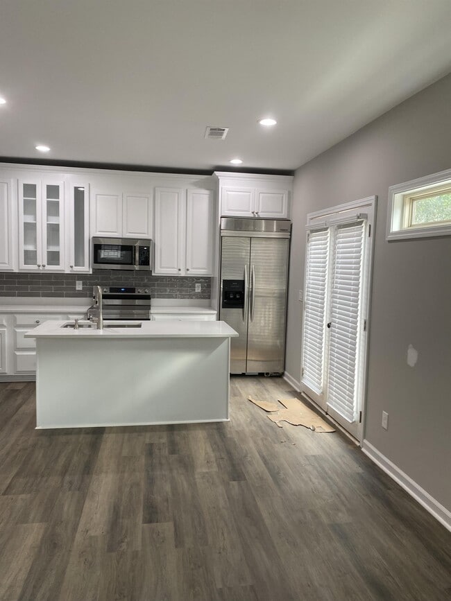 Building Photo - 48 Claire Dr SE