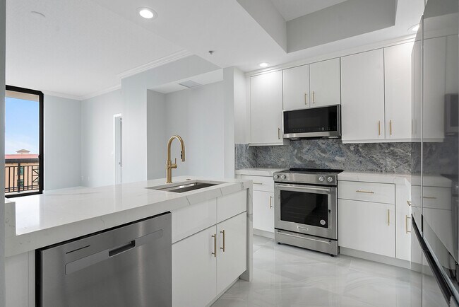 Building Photo - 801 S Olive Ave