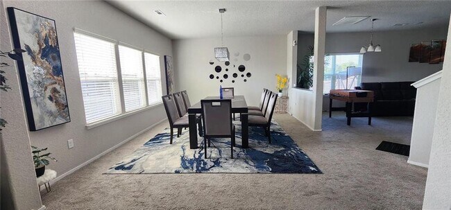 Foto del edificio - 702 SW Loudon Dr