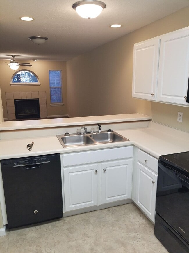 Building Photo - 421 Orchard View Ct