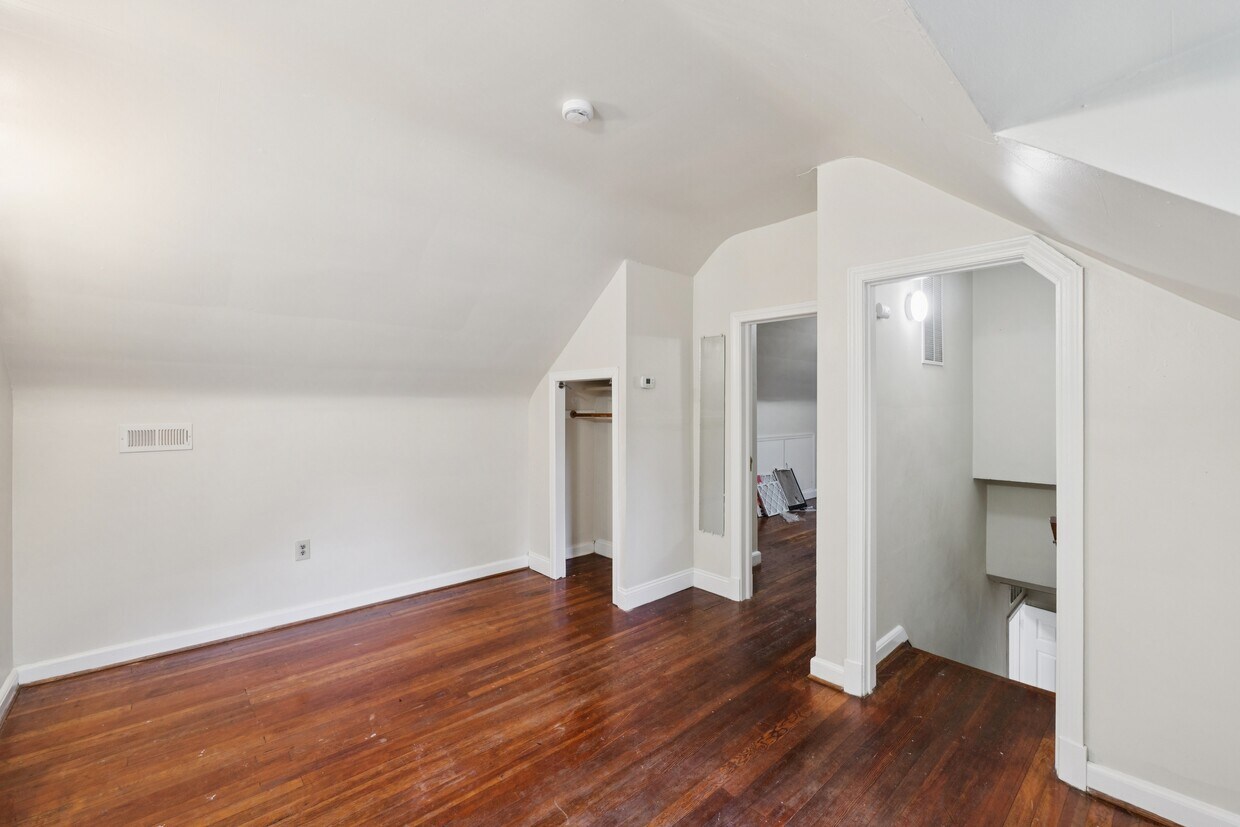 Foto del edificio - 4811 Calvert Rd