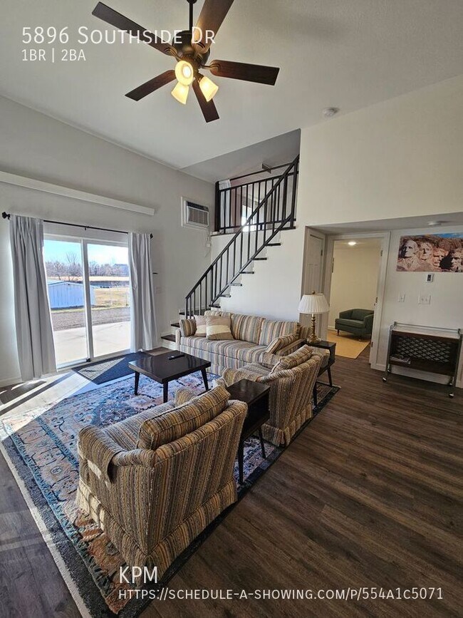 Building Photo - 1 BED | PLUS LOFT AREA | 1.5 BATH | FURNIS...