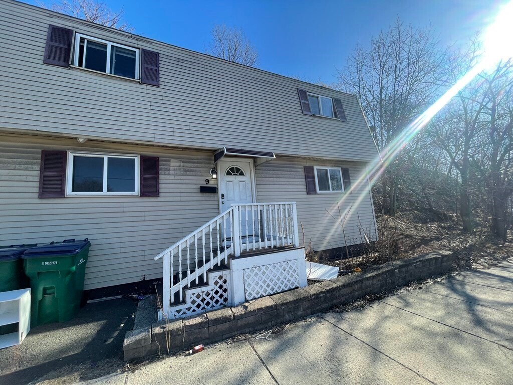 911 Dungeon Ave Unit 1, Lynn, MA 01905 Room for Rent in Lynn, MA