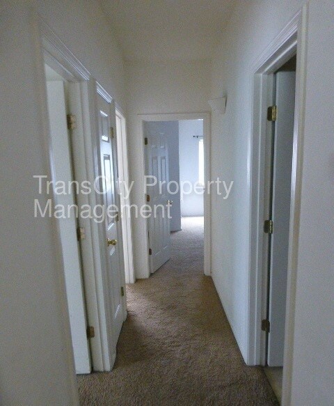 Building Photo - 525 N Miller Rd