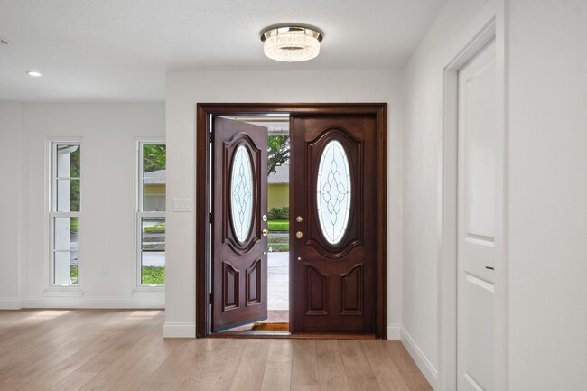 Foto del edificio - Renovated Pool Home in Winter Park Availab...