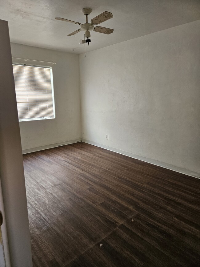 Building Photo - 633 San Pedro Dr SE