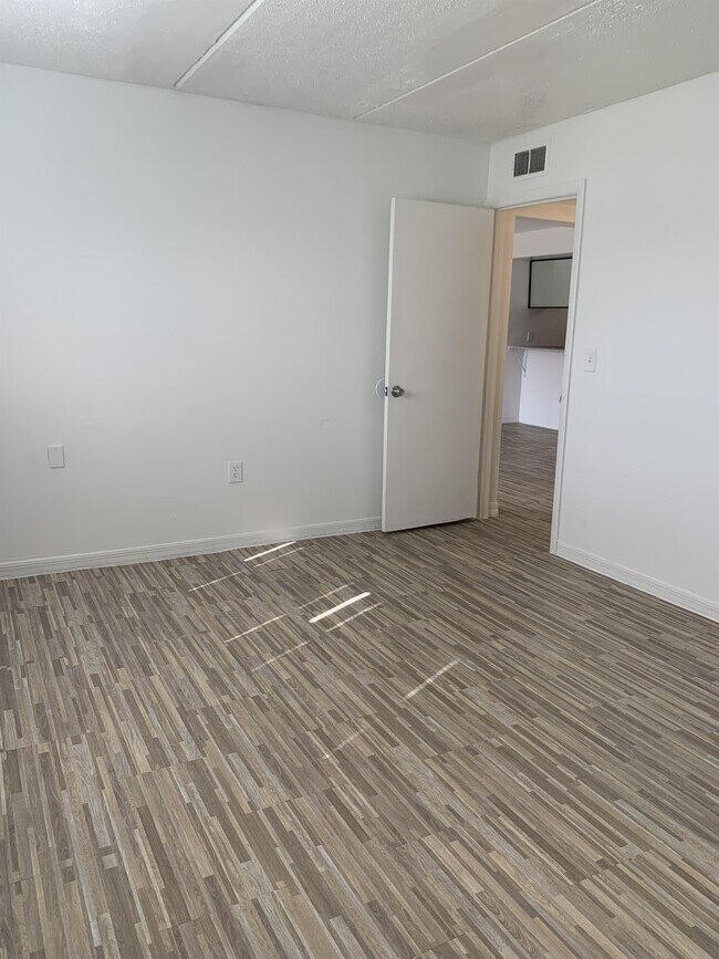 Foto del edificio - 418 W Oak Ridge Rd