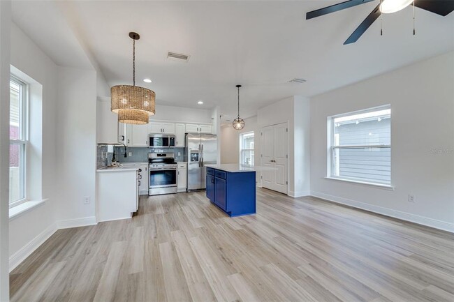 Building Photo - 1933 W Chestnut St