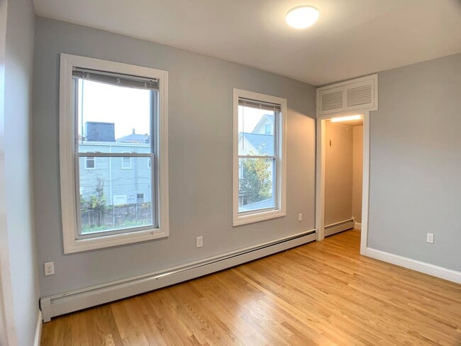 Building Photo - 255 Elm St