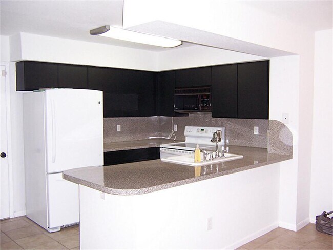 Foto del edificio - 16800 Sugar Pine Dr