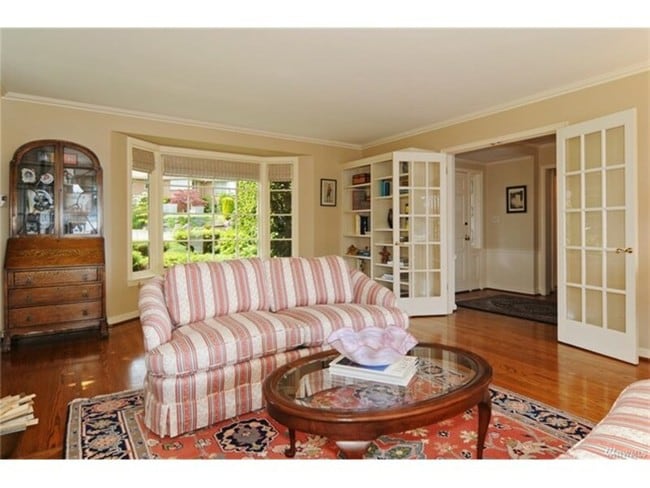 Foto del edificio - 6210 Lakeshore Dr S