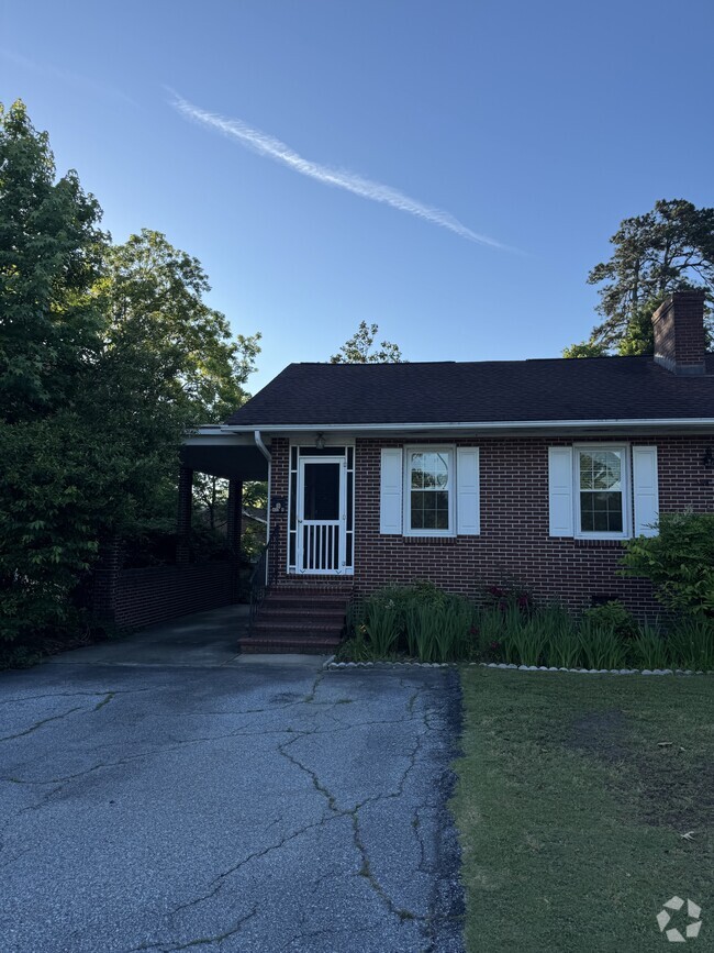 Building Photo - 403 Durst Ave W