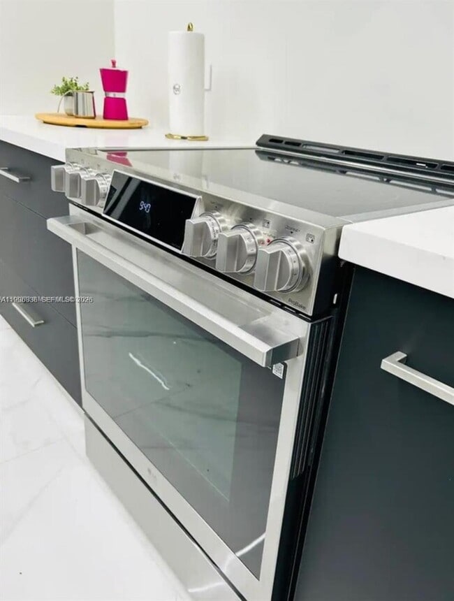 Building Photo - 2612 SW 12th St