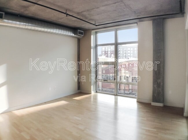Building Photo - 2229 Blake St