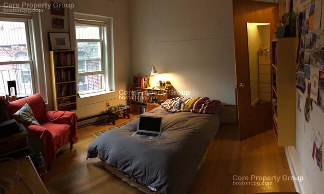 Foto del edificio - THREE BEDROOM - TWO BATHROOM-  LARGE UNIT