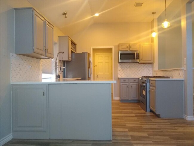 Foto del edificio - 5310 Glen Vista Dr