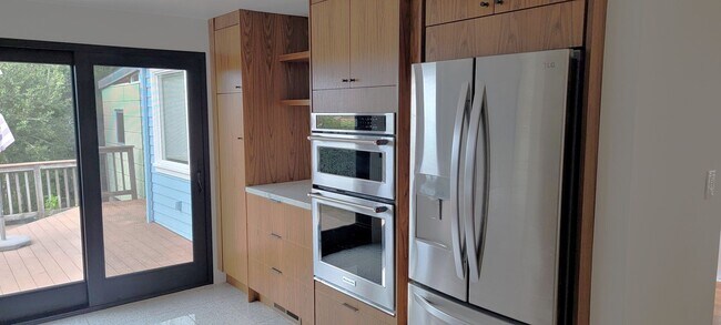 Foto del edificio - A stunning 4 bedroom, 2 bathroom Single-Fa...