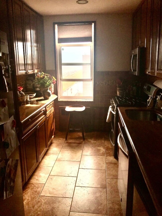 Building Photo - 100 Beach 120 BCH